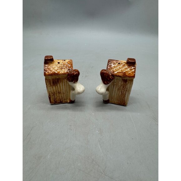 Vintage Ceramic Outhouse Salt & Pepper Shakers With Brown Roof And Figurines REA - Picture 8 of 9